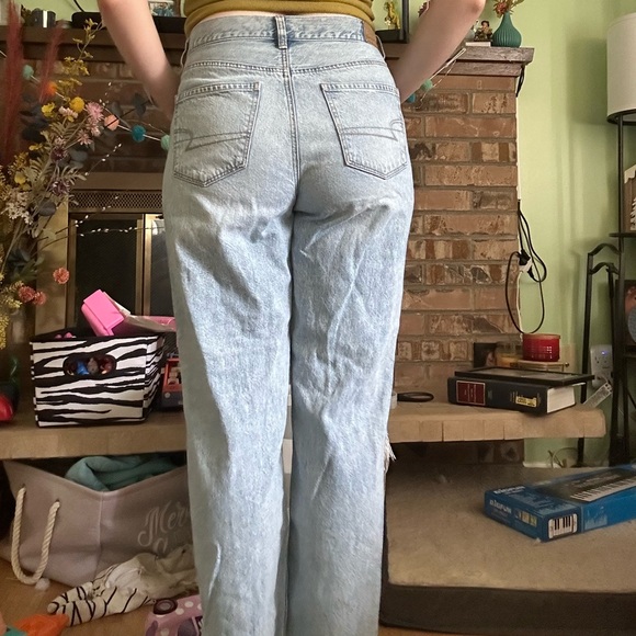 Distressed ripped high waisted denim jeans - Picture 2 of 3